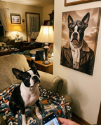 Boston terrier naast zijn Piloot-portret